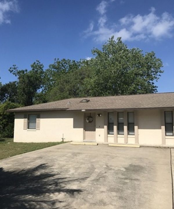 1st image of 32821 Blossom Ln