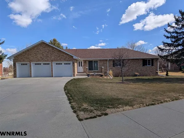 2830 Clubhouse Dr, Gering, NE 69341