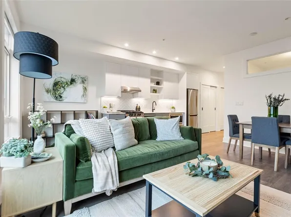 1114 Samar Cres #205, Langford, BC V9B 7C5