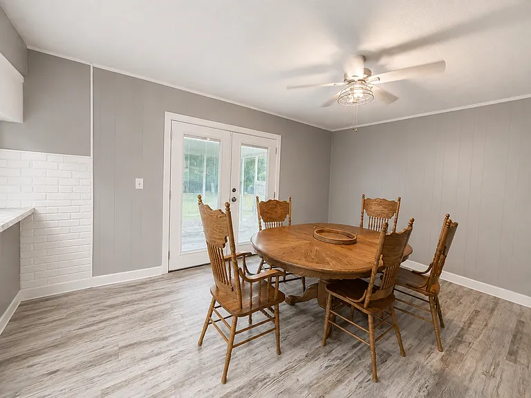 439 Saturn Ln W — Photo 7