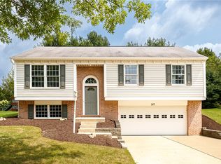 517 Bluegrass Dr, Canonsburg, PA 15317