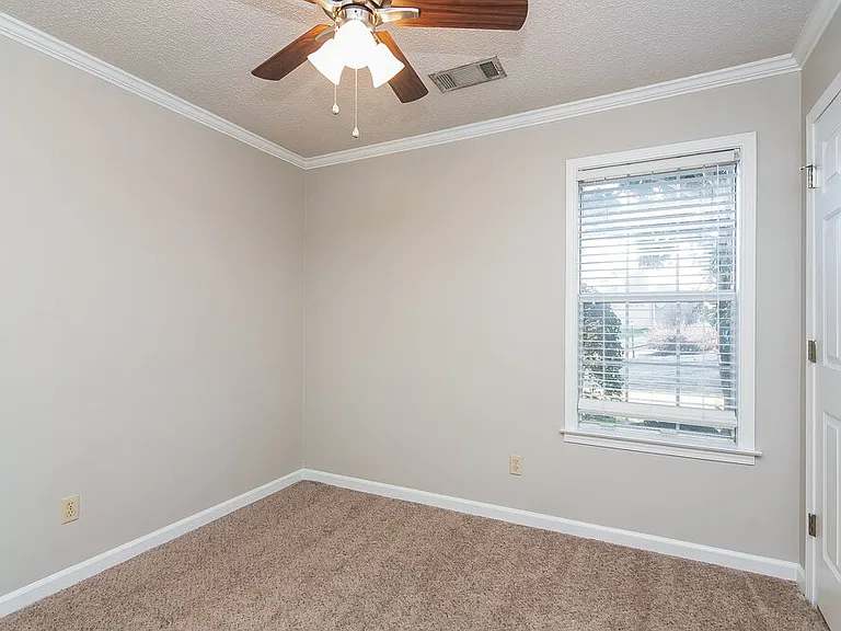 2214 Lake Hill Ct — Photo 10