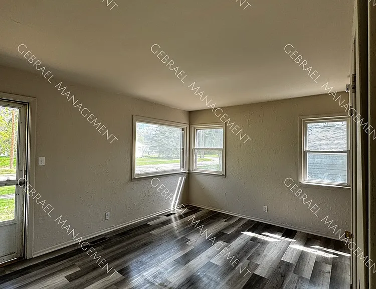 3026 Montana Ave — Photo 9