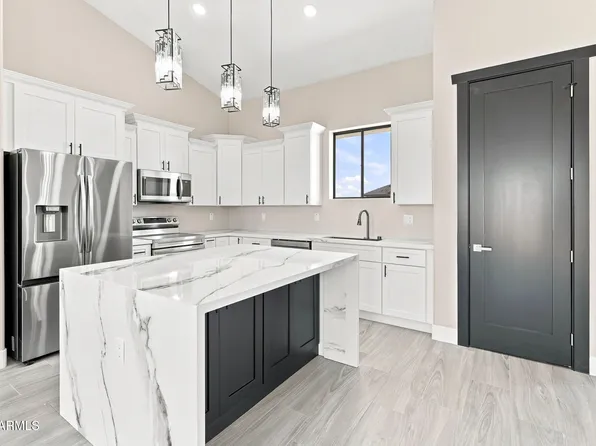 25886 W DENVER HILL Drive, Wittmann, AZ 85361