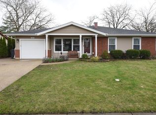 525 Oak St, Elk Grove Village, IL 60007