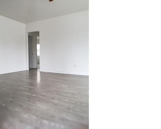 2nd image of 11112 Berendo Ave #11112