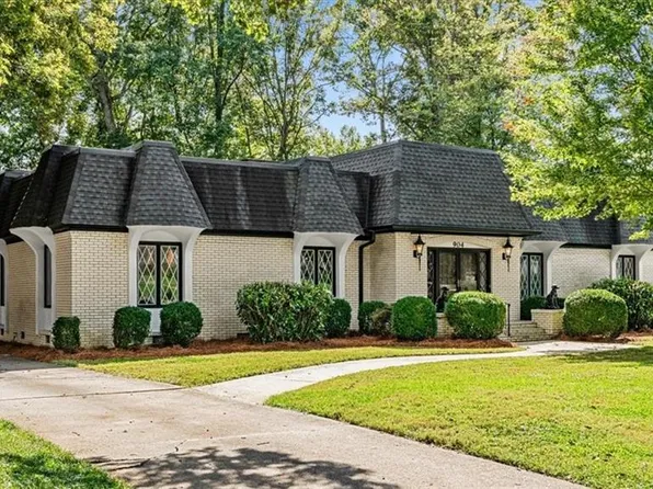 904 Pebble Dr, Greensboro, NC 27410