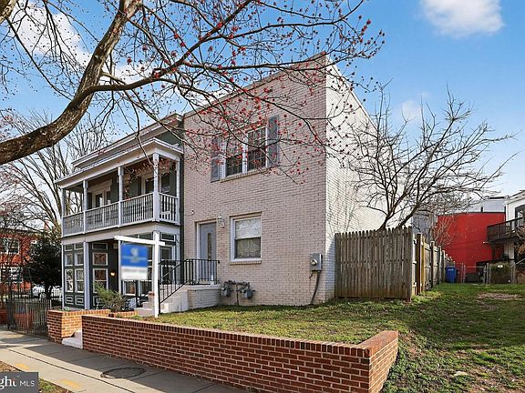 2nd image of 1353 C St SE