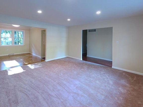 4th image of 134 Hedgewick Dr