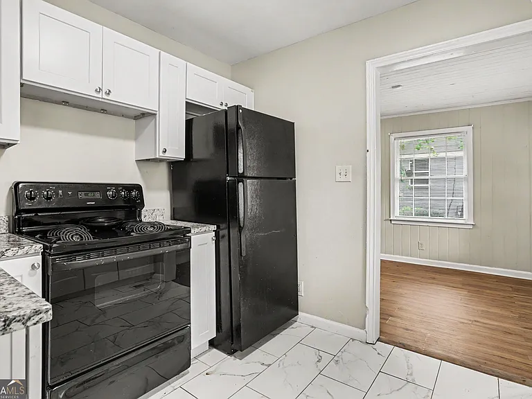 3743 Poplar Dr — Photo 9