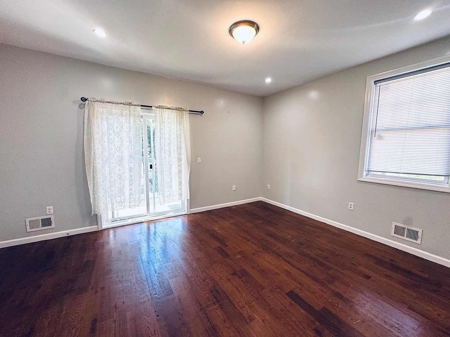 3 bed, 2.0 bath, $3,500 — Photo 4