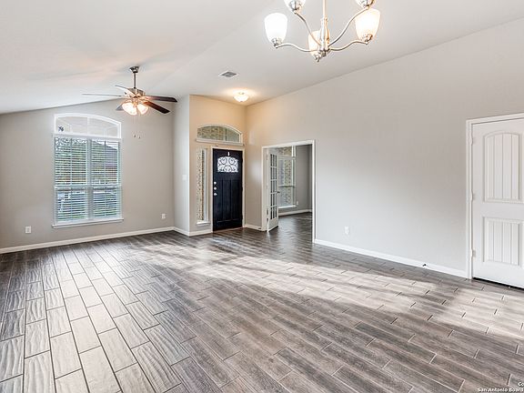 4th image of 925 Cypress Ml