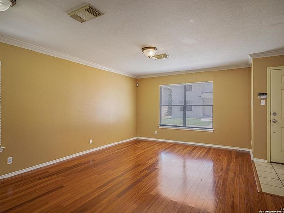 4th image of 31 CASWELL CIR