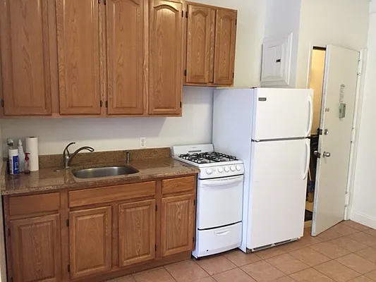 Rented by Capri Jet Realty Corp | media 12