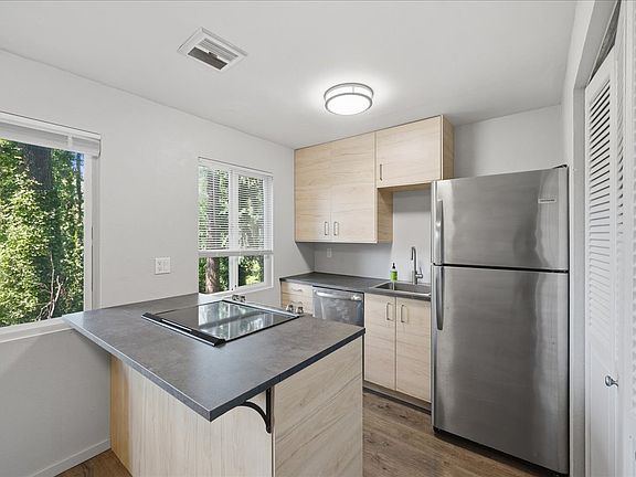3rd image of 5023-5033 SW Pasadena St #5027