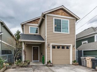 1068 Grove St, Lebanon, OR 97355