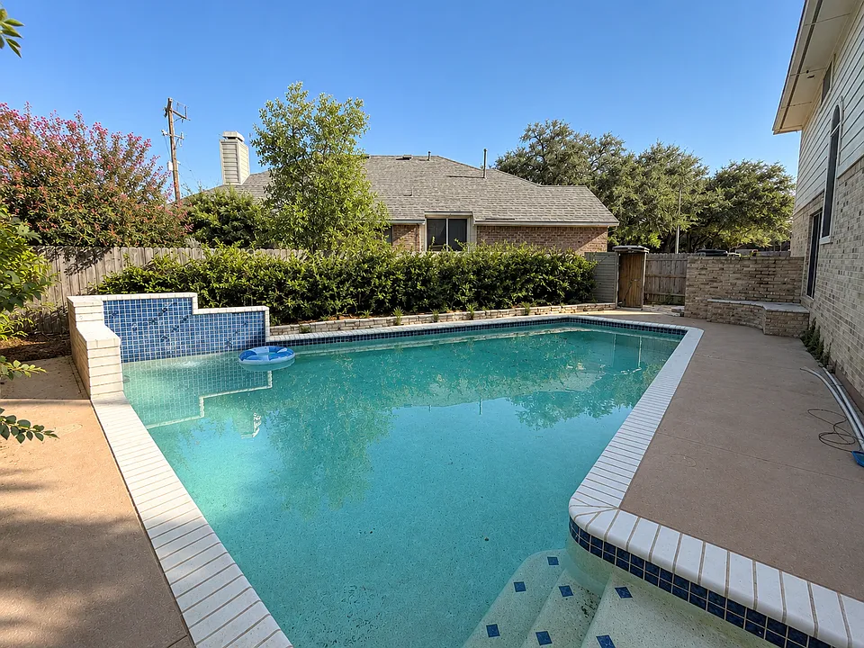 1610 Juniper Ridge Loop