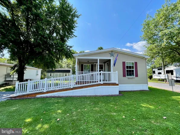 3450 Mountain Rd Trailer M54, Hamburg, PA 19526