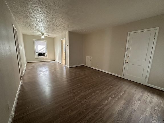 4th image of 4402 Roseland St #16422976