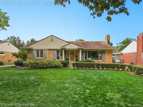 16207 Wetherby St, Beverly Hills, MI 48025
