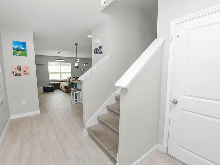 3231 Hilltop Cir — Photo 2