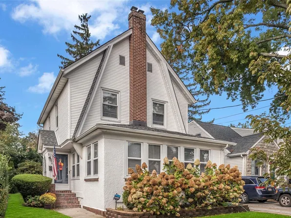 82 Fenimore Street, Lynbrook, NY 11563