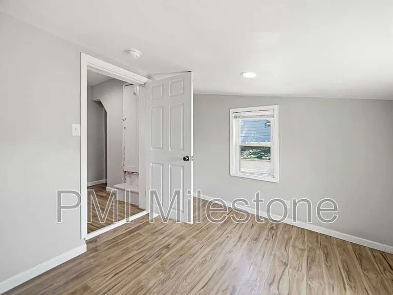116 S High St — Photo 13