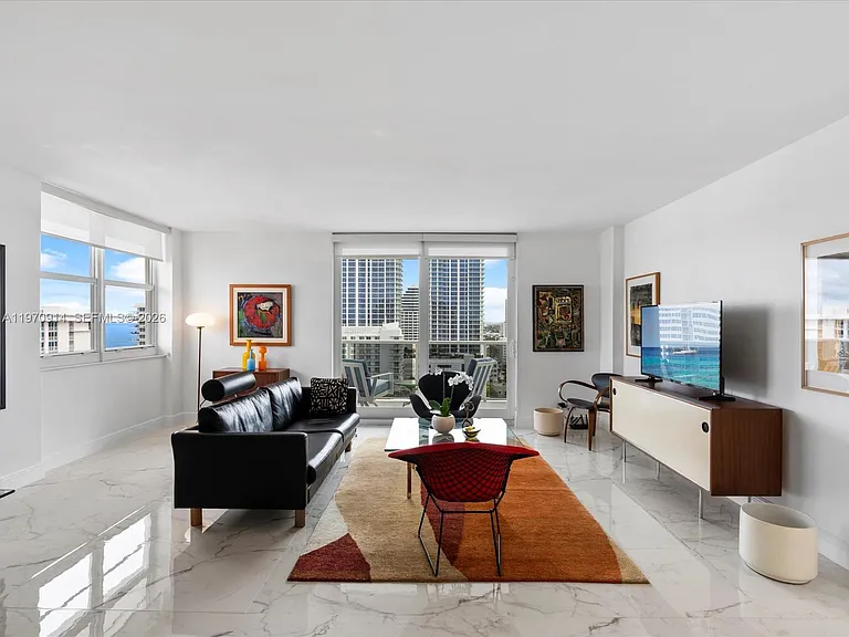 336 N Birch Rd #PENTHOUSE — Photo 13