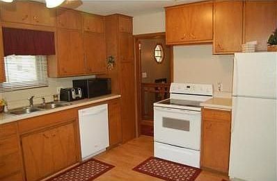 5th image of 2710 S 39th St