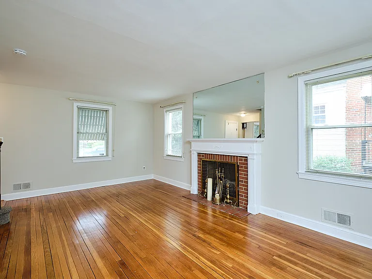 3617 28th St NE — Photo 4