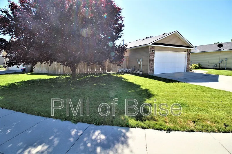 3 bed, 2.0 bath, 1148 sqft, $1,875 — Photo 3