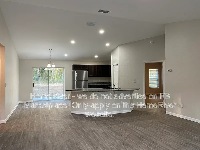 Building Photo - 71 Spring Loop