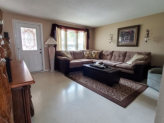 5th image of 2455 Woodland Cir