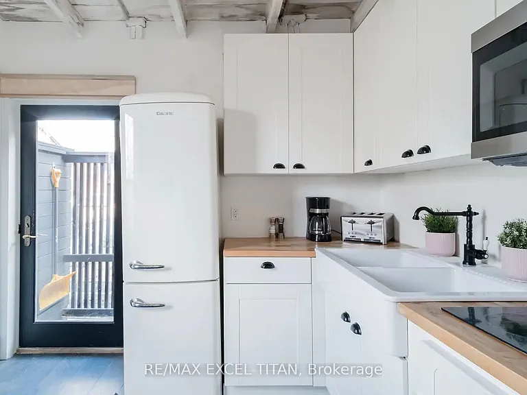 80 Willcocks St — Photo 12