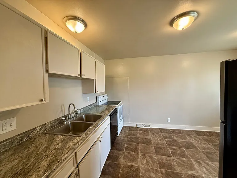 2424 W Savannah St — Photo 7