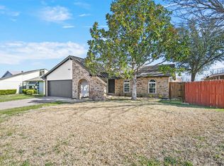 7033 Woodway Dr, Fort Worth, TX 76133