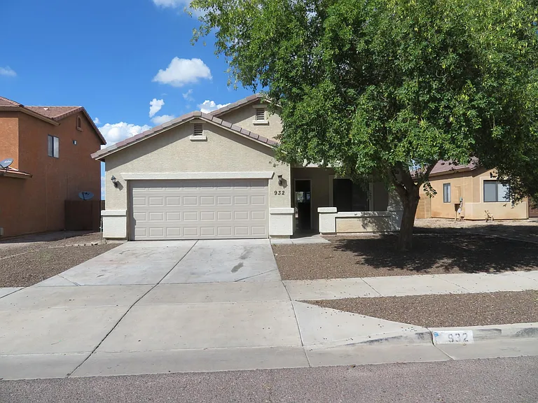 932 W Carter Rd — Photo 1