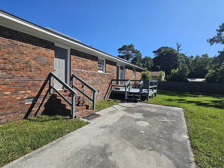 404 Millhouse Rd — Photo 15