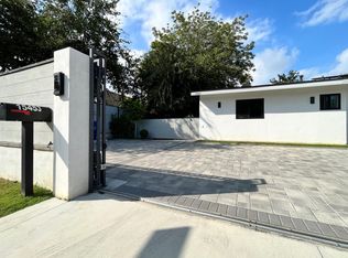 (Undisclosed Address), Van Nuys, CA 91406
