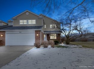 860 Winchester Ln, Northbrook, IL 60062