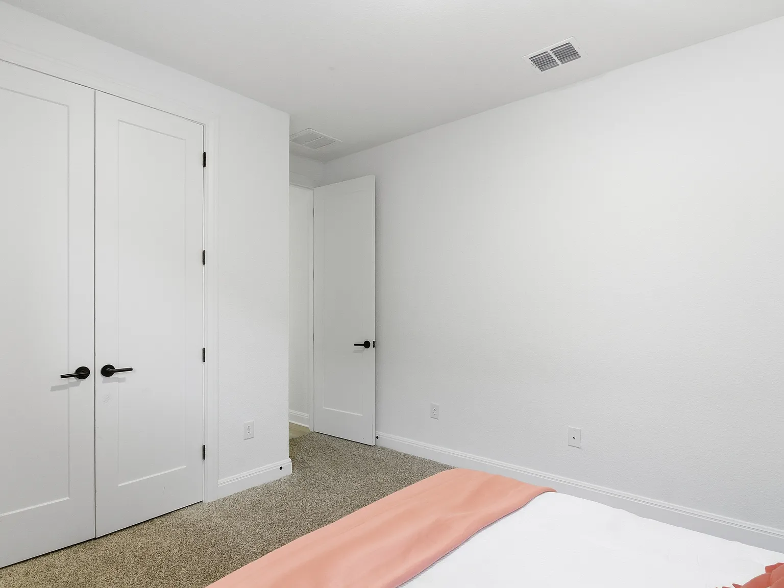 4 bed, 2000 sqft, $950 — Photo 2