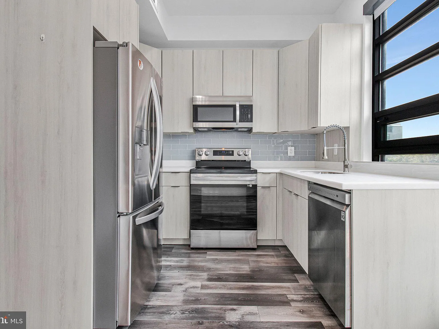 1 bed, 550 sqft, $2,000 — Photo 2