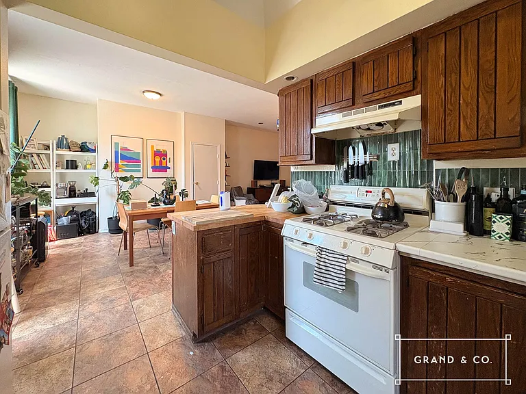276 Ainslie St #2 — Photo 2