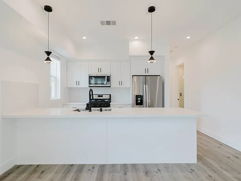 10853 Otsego St — Photo 7