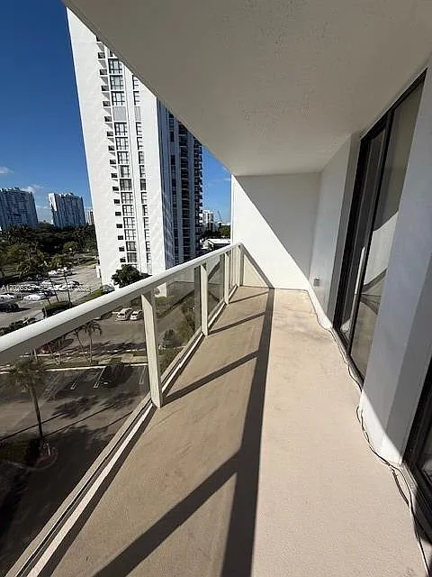Flamenco Condo Tower I — Photo 4