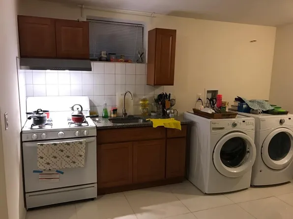 (undisclosed Address), Glen Oaks, NY 11004