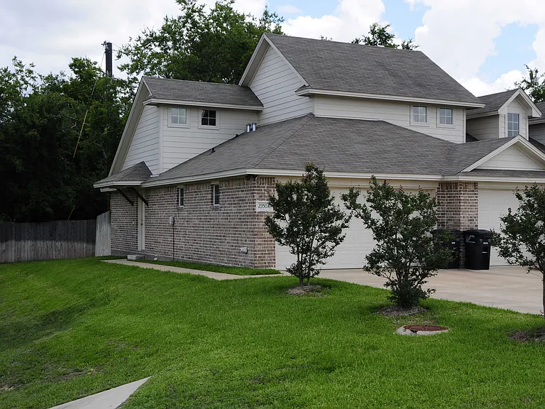 2350 Autumn Chase Loop #A — Photo 2