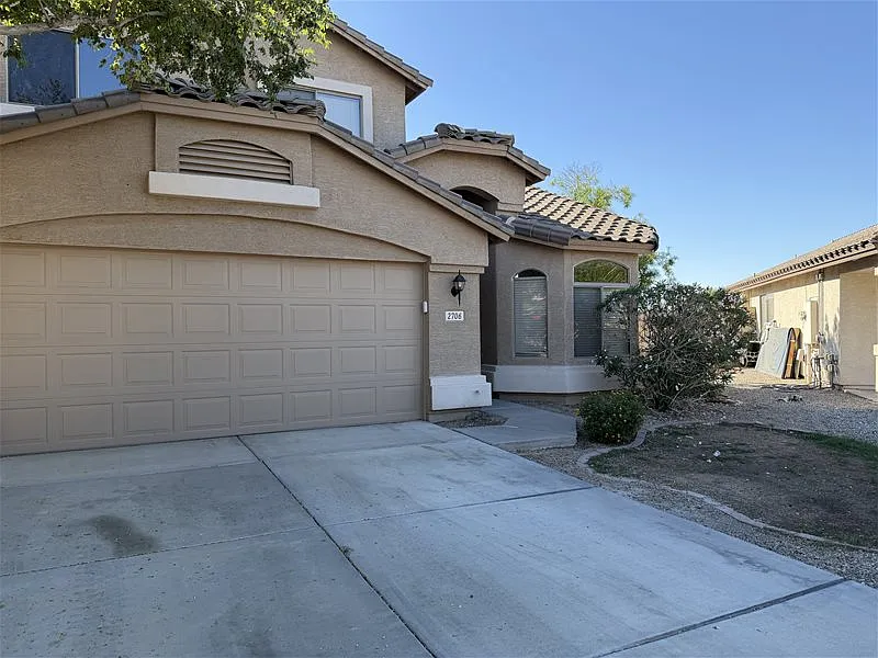 4 bed, 2.5 bath, 2038 sqft, $2,100 — Photo 2
