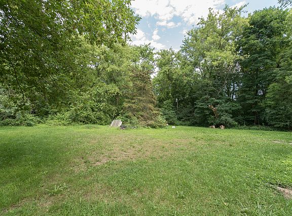 3rd image of 43097 Lewis Ave