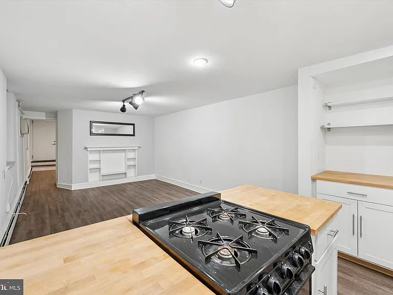 240 S 13th St #B — Photo 6
